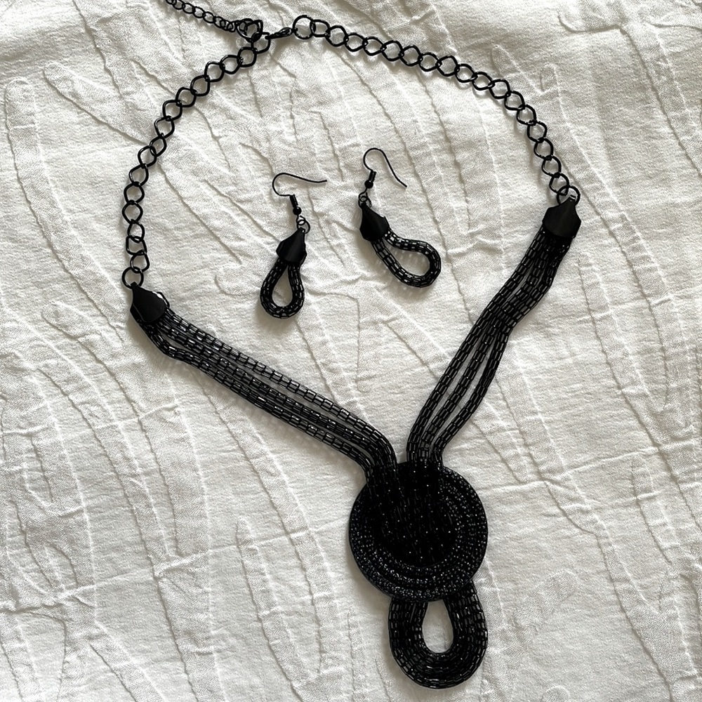 Closet cleanup sale 
Necklace and earrings set